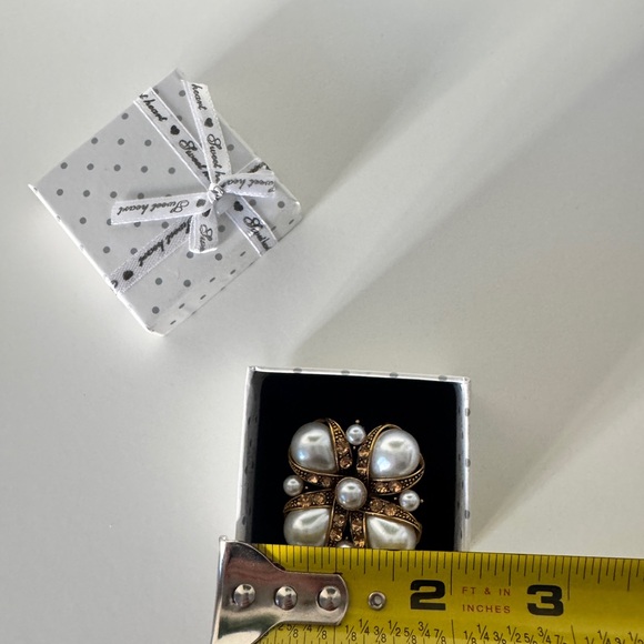 Elegant Gold and Silver Brooch - Picture 2 of 5